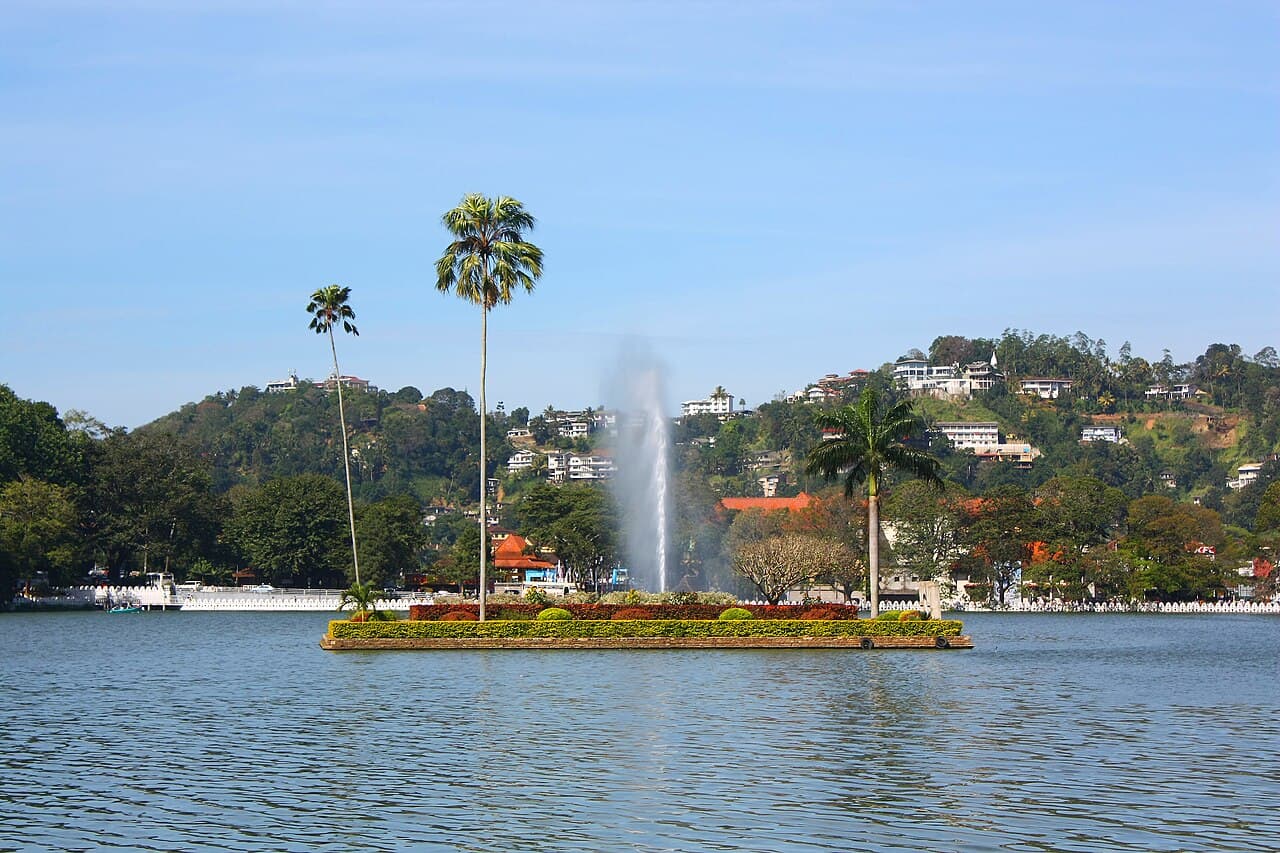 The island in Kandy Lake